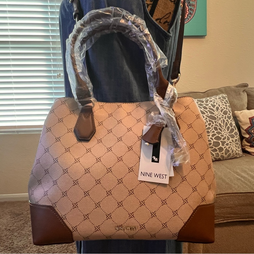 Nine West Brand NEW Bag!! - Picture 2 of 8